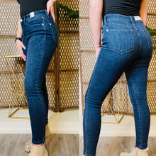 Load image into Gallery viewer, Judy Blue Mid Rise Skinny
